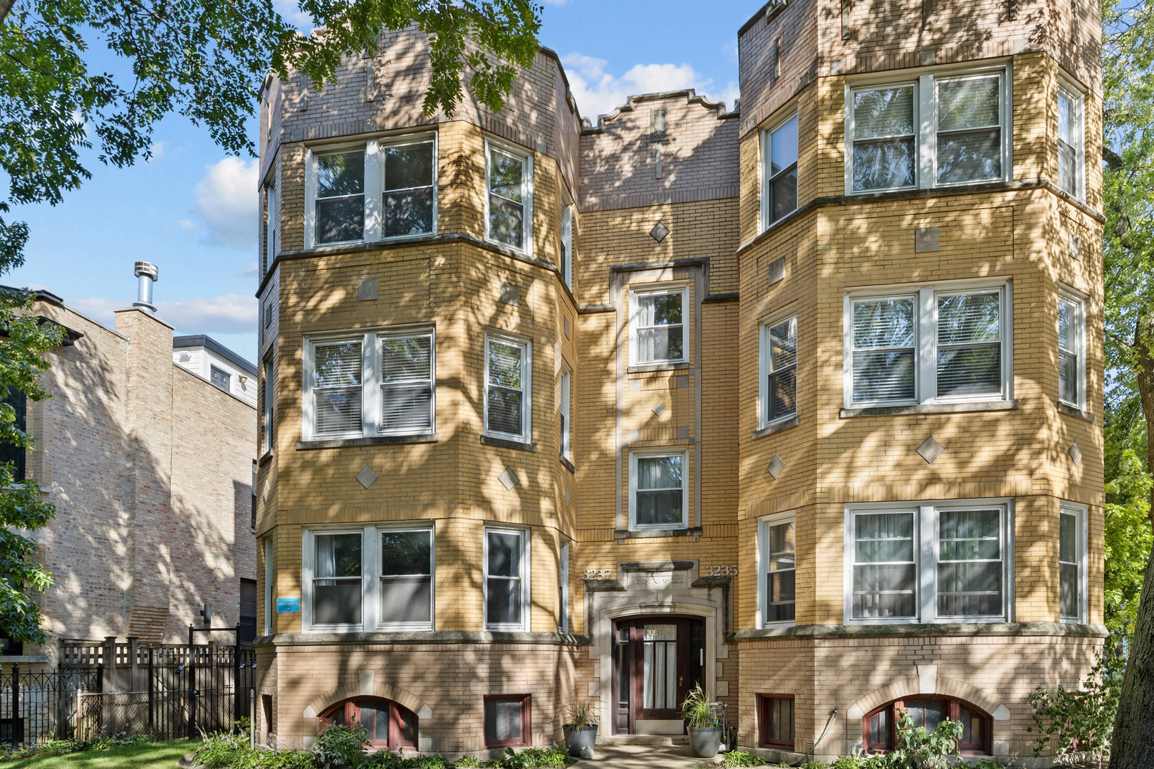 3237 N Oakley Avenue #2N, Chicago, IL 60618