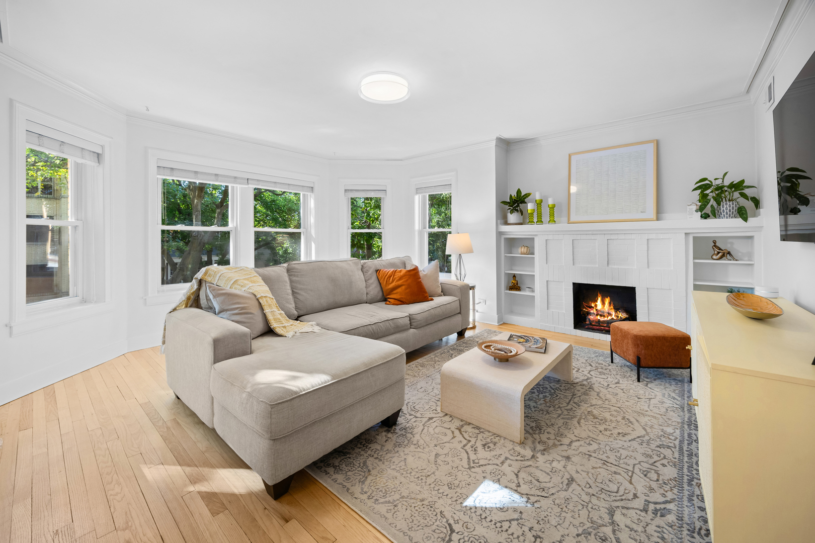 3237 N Oakley Avenue #2N, Chicago, IL 60618