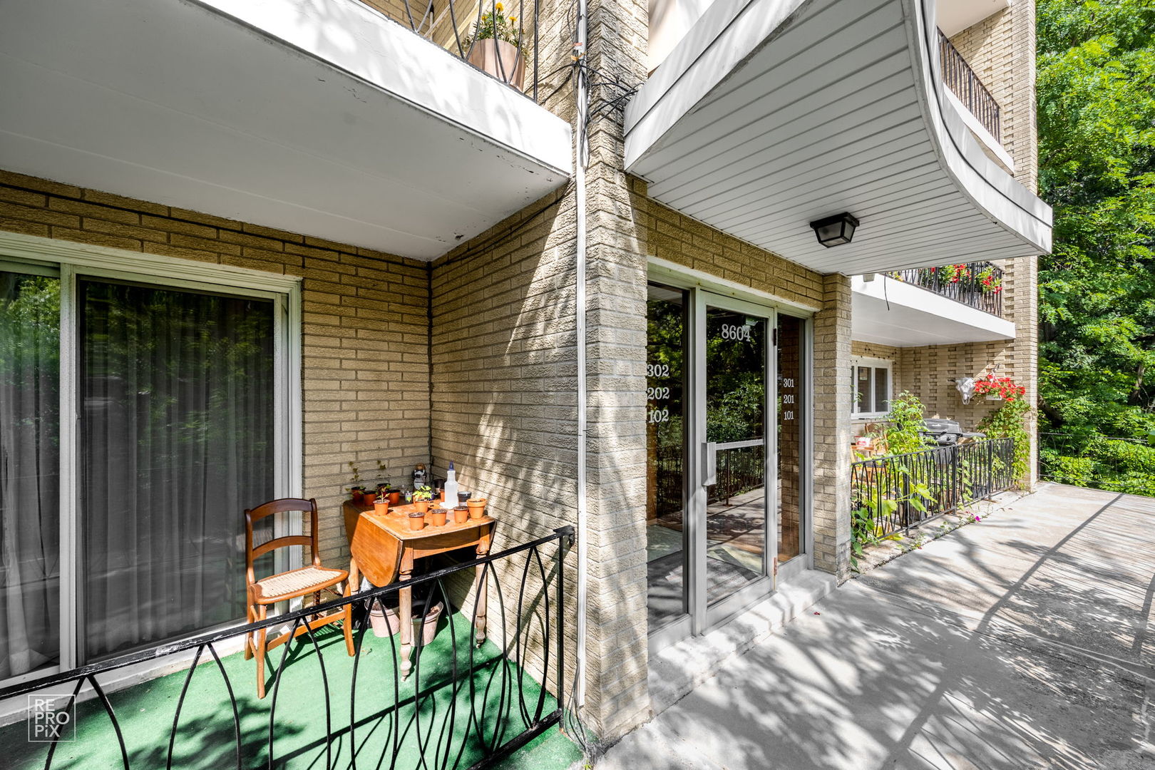 8604 W 95 Place #102, Hickory Hills, IL 60457