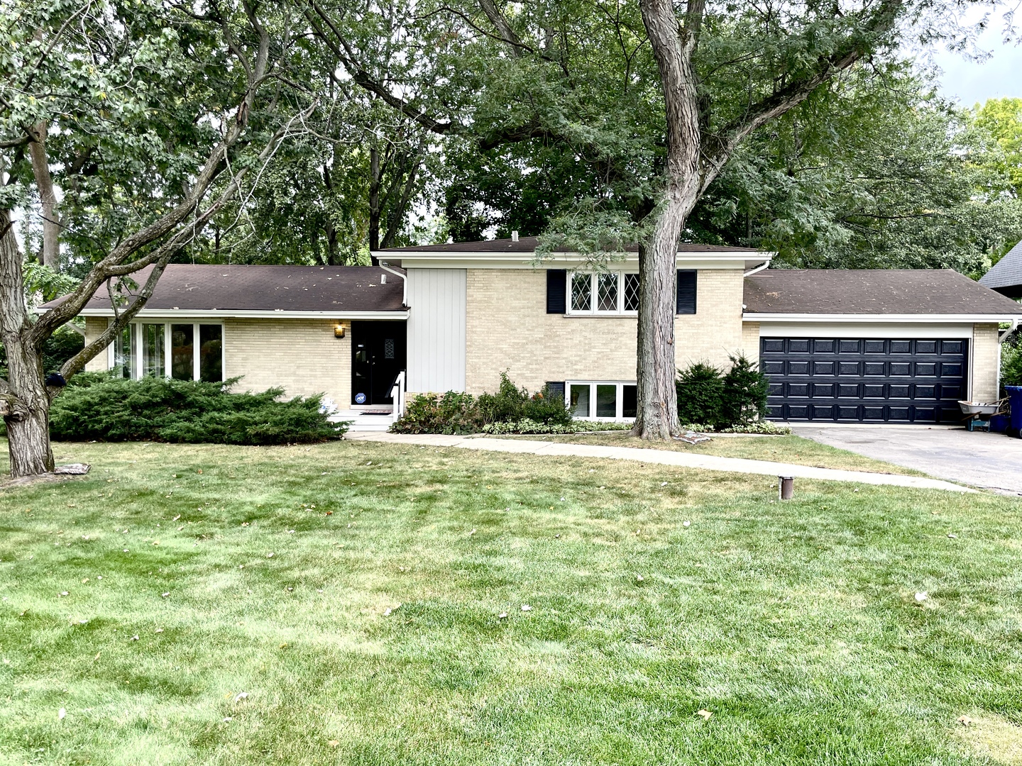 3S078 Blackcherry Lane, Glen Ellyn, IL 60137