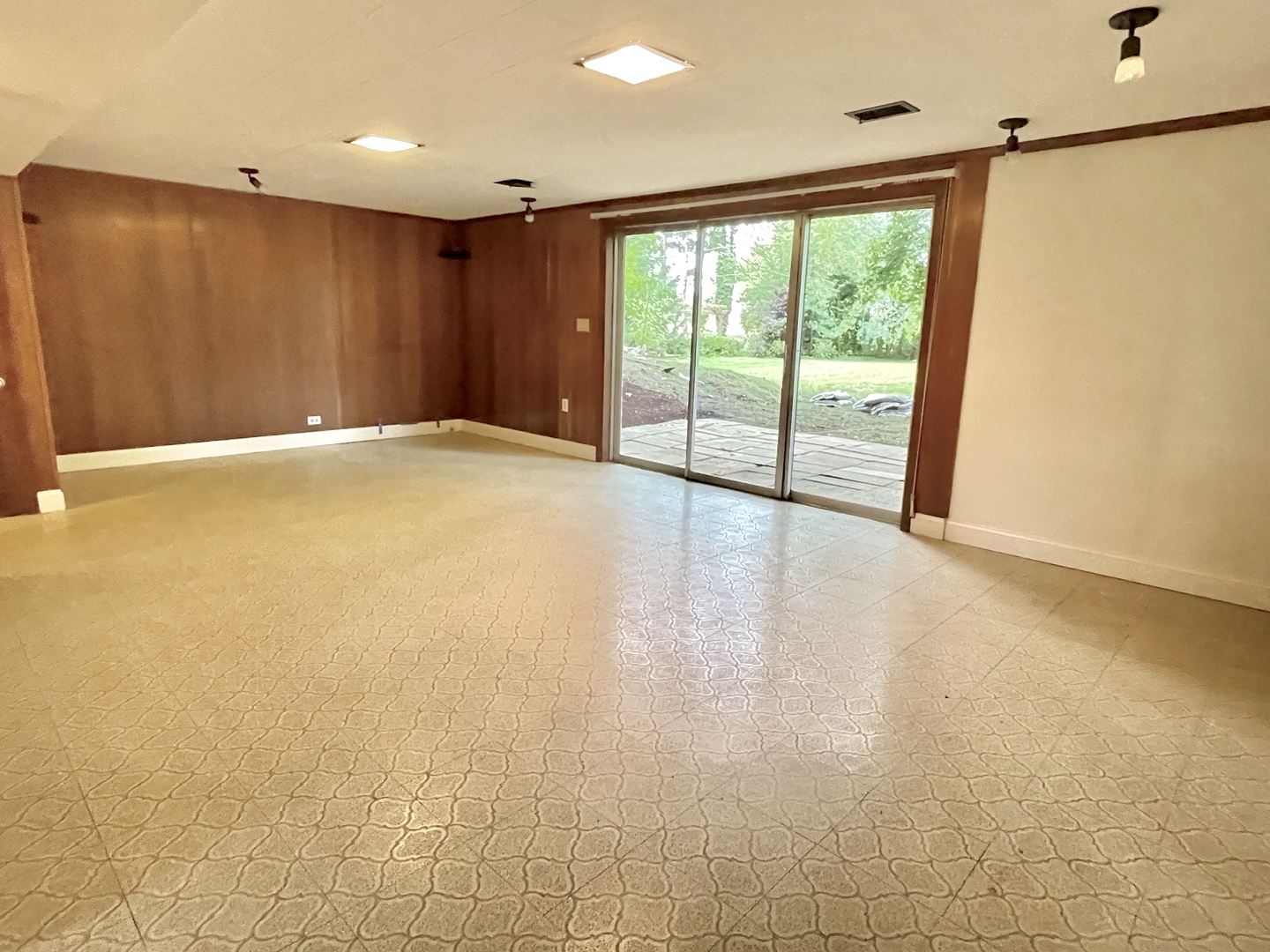 3S078 Blackcherry Lane, Glen Ellyn, IL 60137