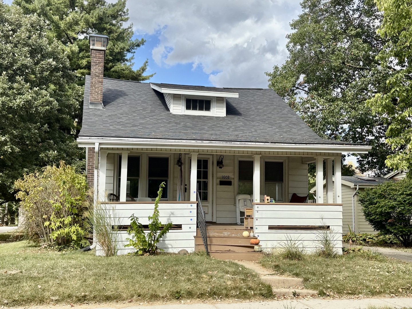 1602 E Jackson Street, Bloomington, IL 61701