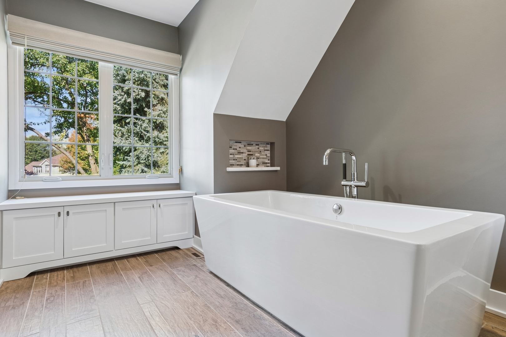 3004 Bennett Drive, Naperville, IL 60564