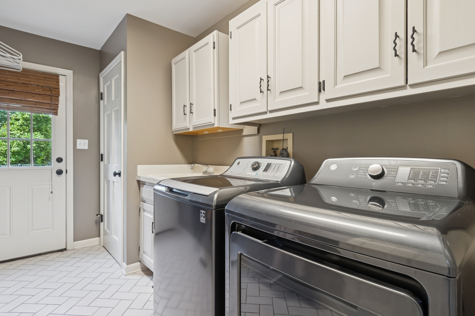 3004 Bennett Drive, Naperville, IL 60564