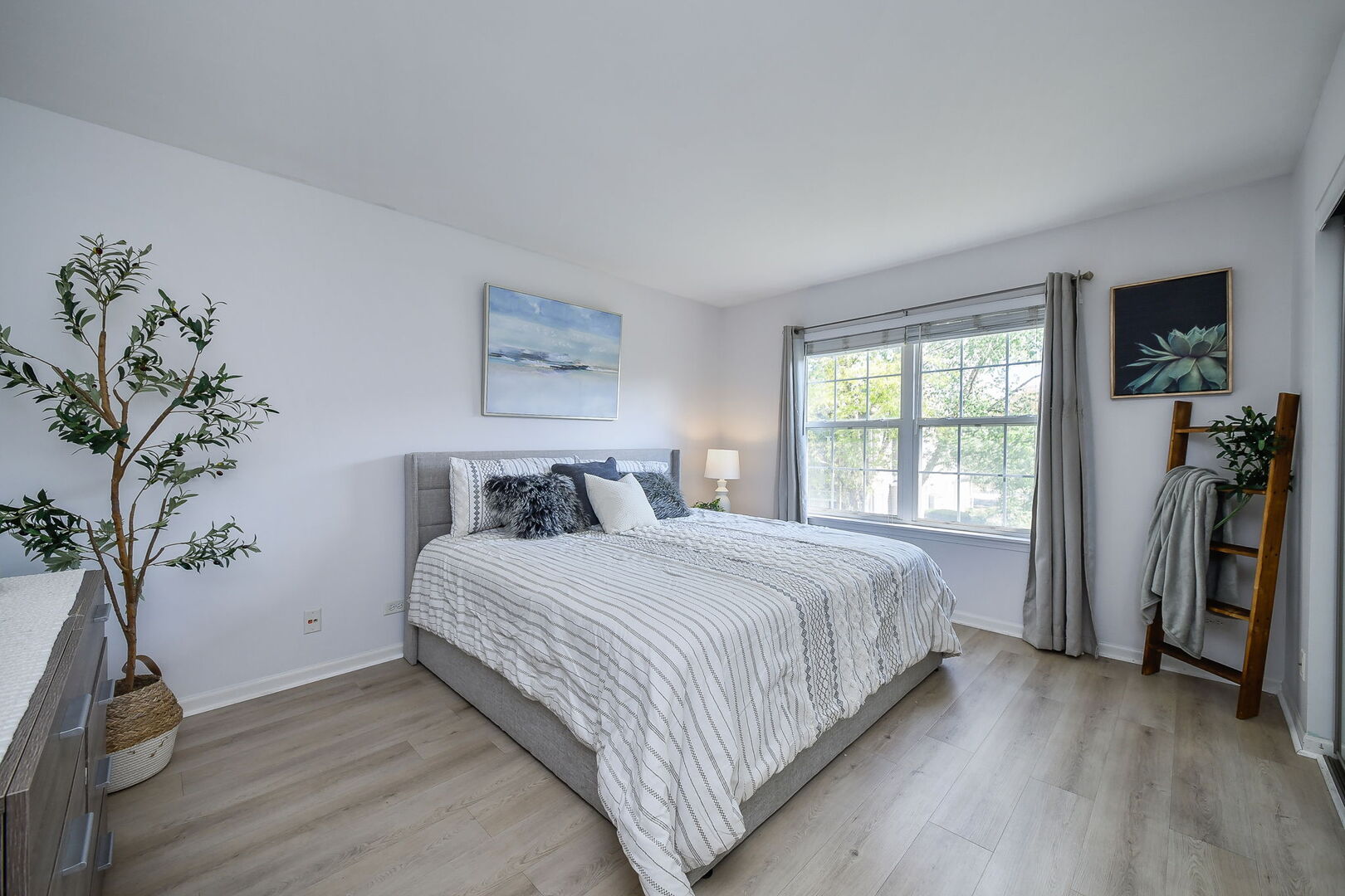 816 Woodewind Drive #816, Naperville, IL 60563