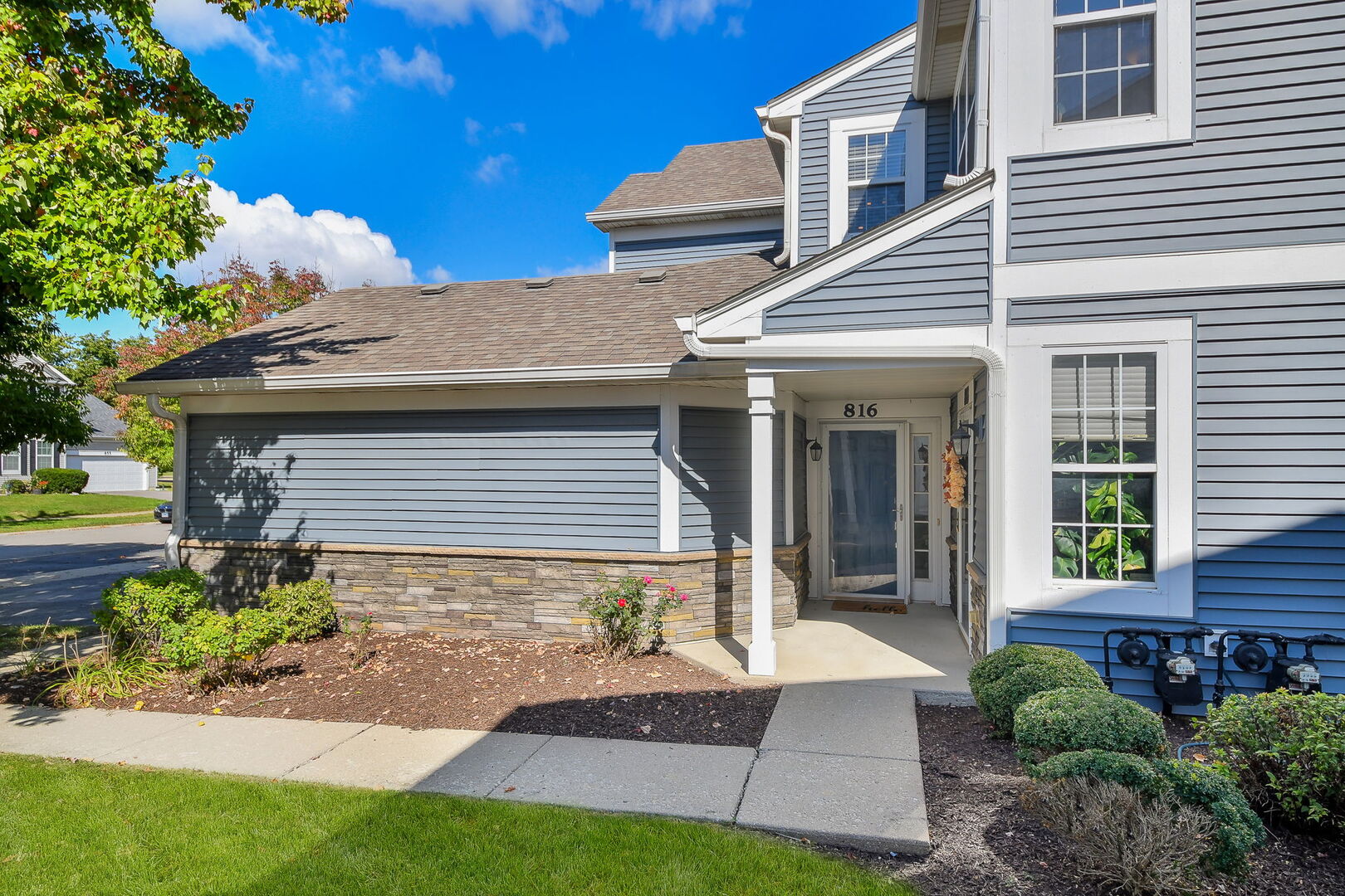 816 Woodewind Drive #816, Naperville, IL 60563