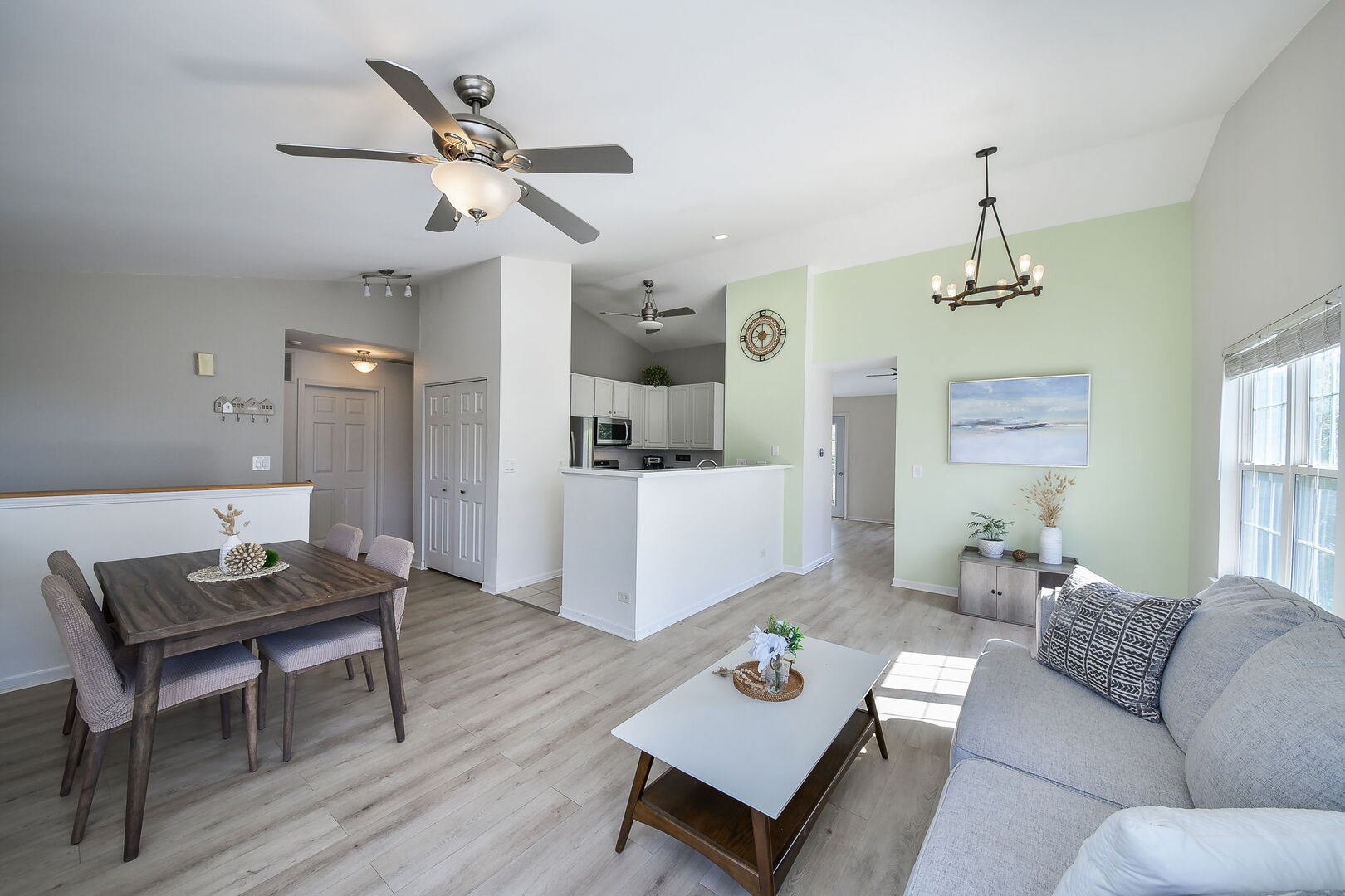 816 Woodewind Drive #816, Naperville, IL 60563