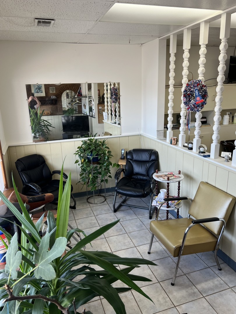 630 W Algonquin Road, Des Plaines, IL 60016