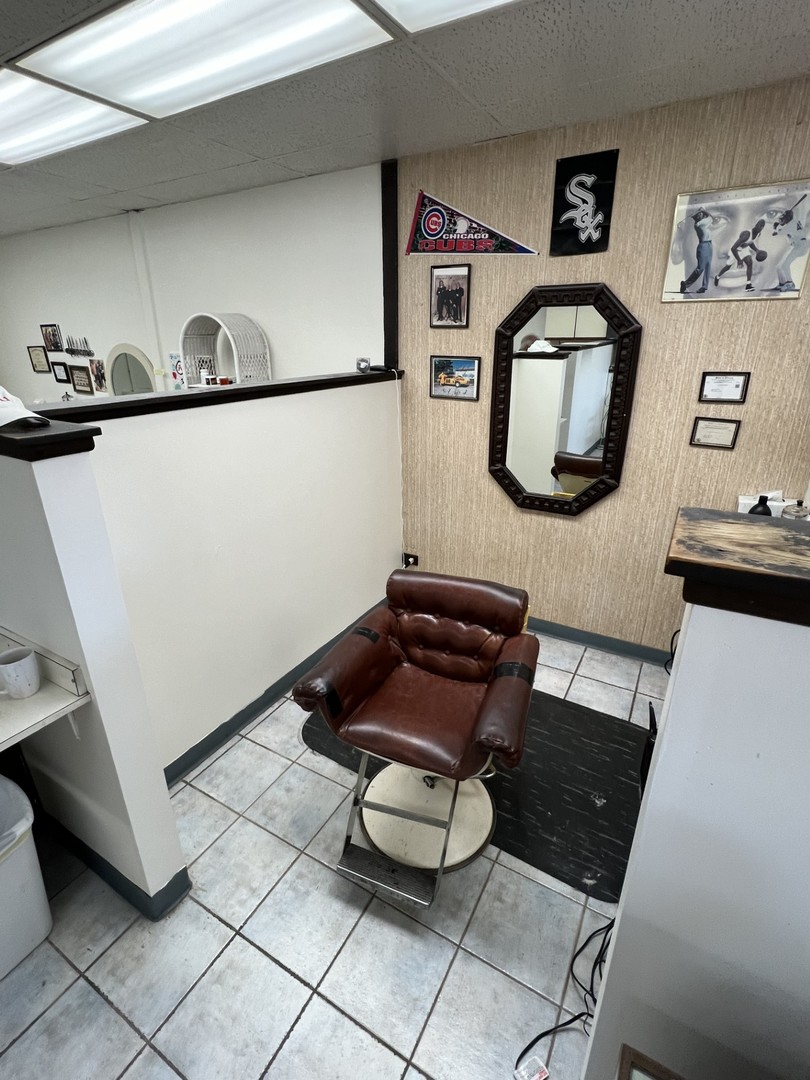 630 W Algonquin Road, Des Plaines, IL 60016