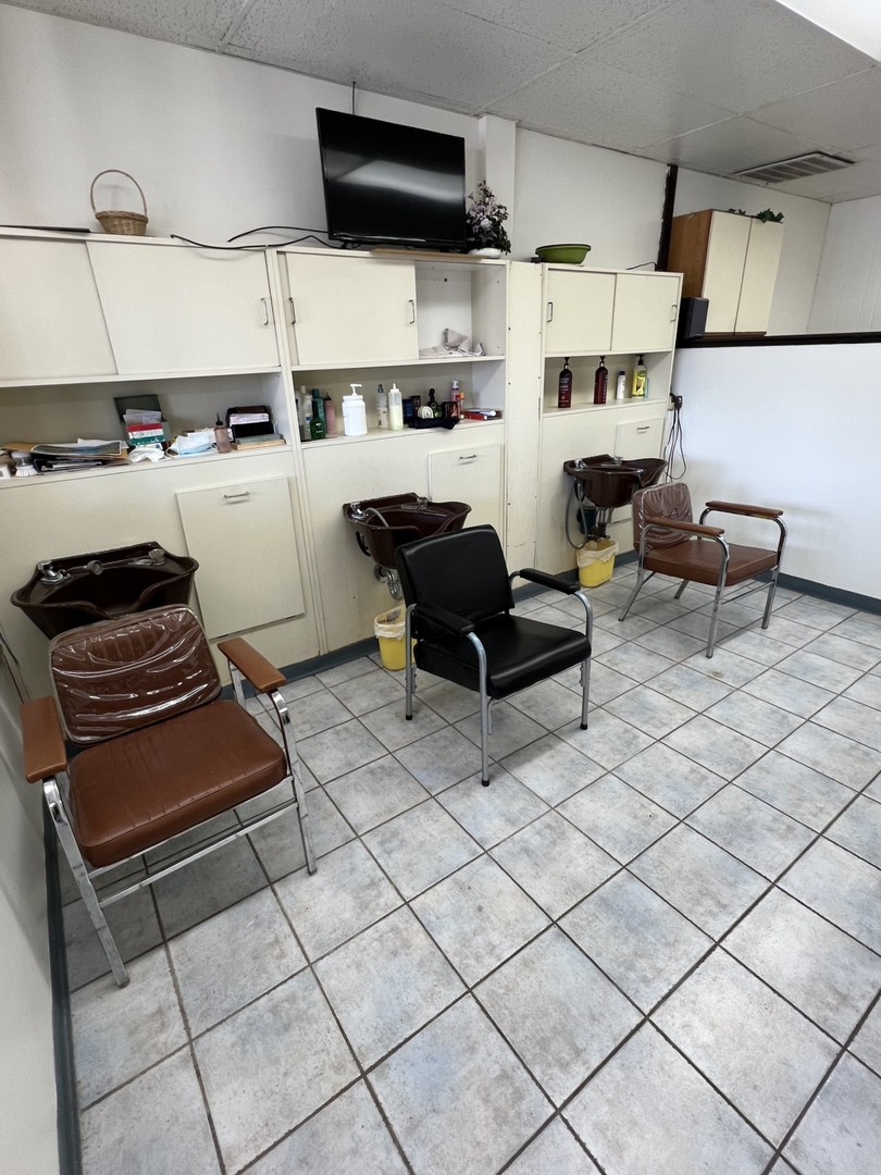 630 W Algonquin Road, Des Plaines, IL 60016