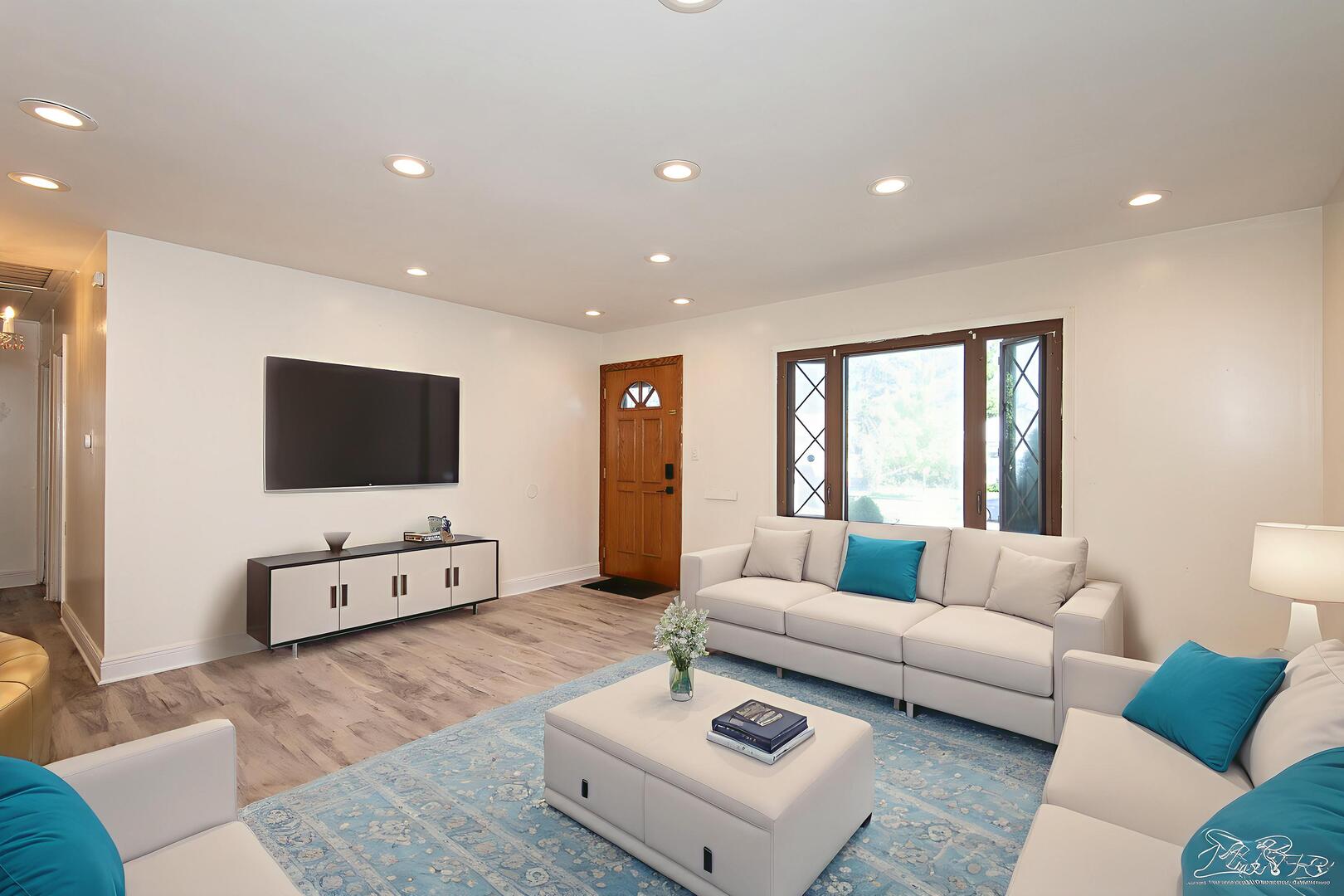 1895 Welwyn Avenue, Des Plaines, IL 60018