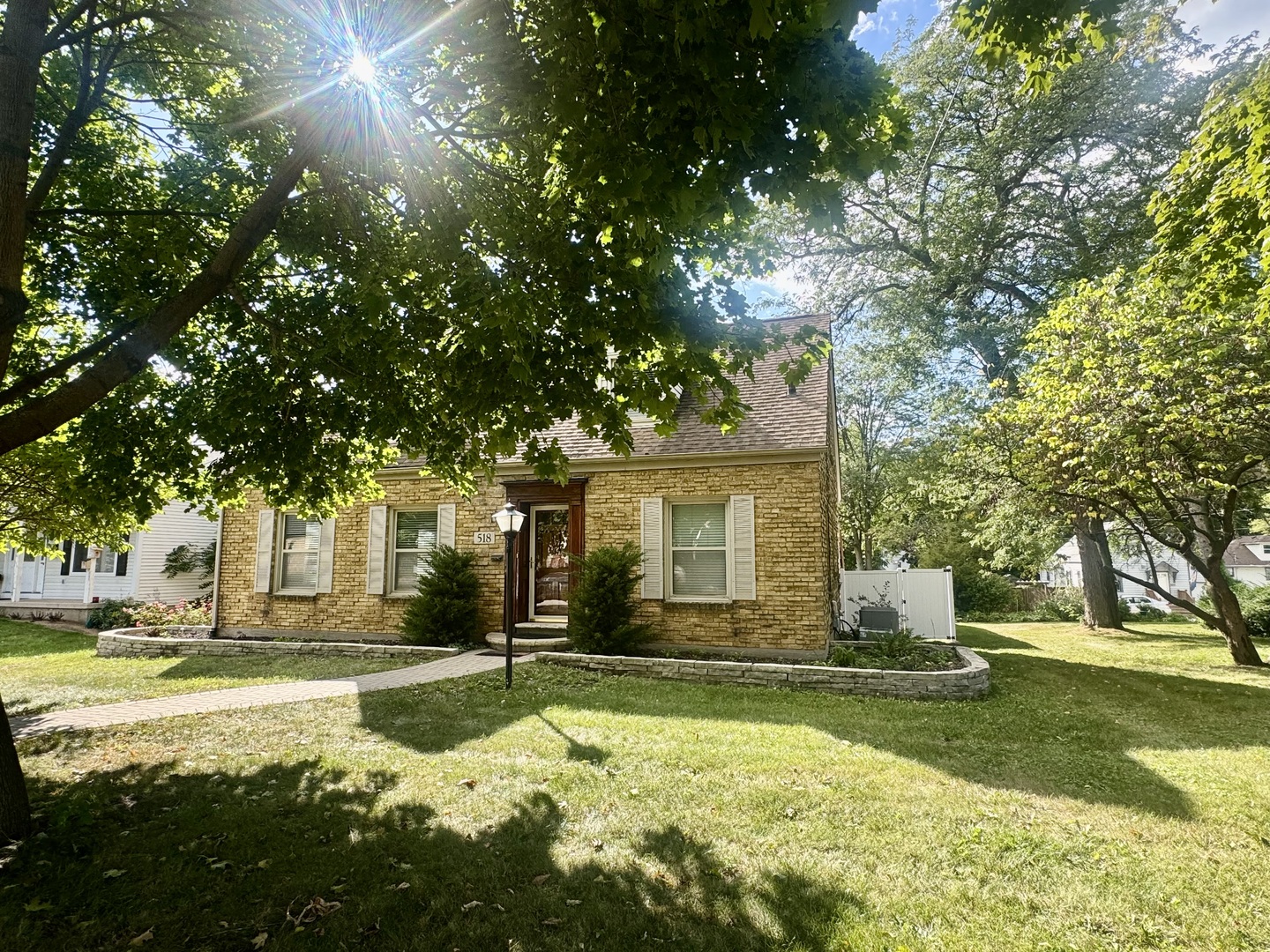 518 Clark Street, Elgin, IL 60123
