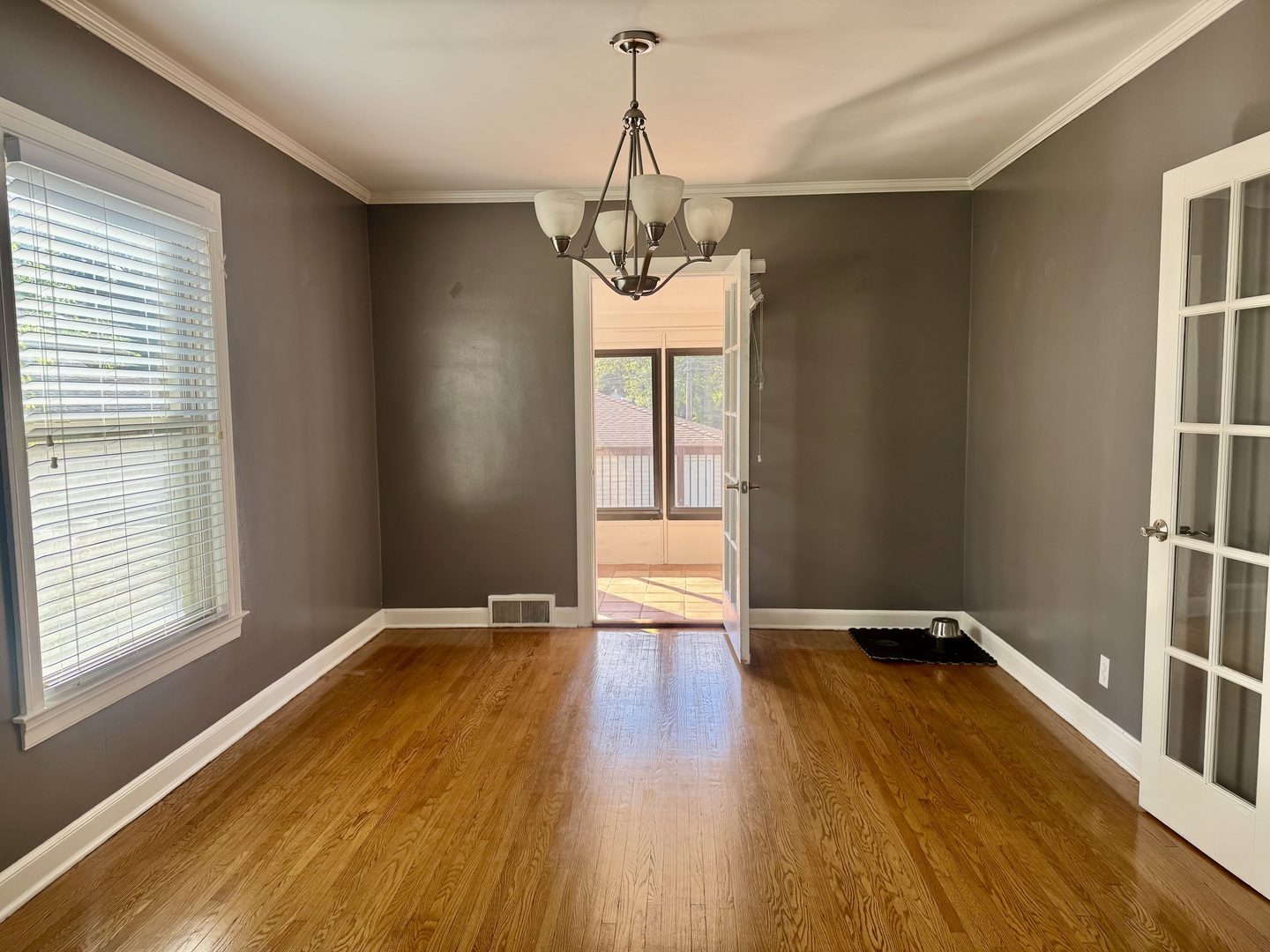 518 Clark Street, Elgin, IL 60123