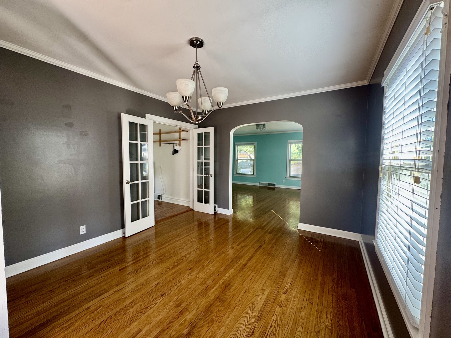 518 Clark Street, Elgin, IL 60123