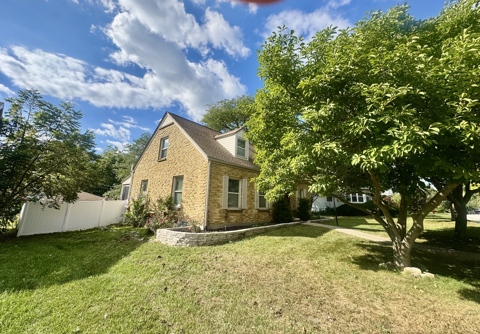 518 Clark Street, Elgin, IL 60123