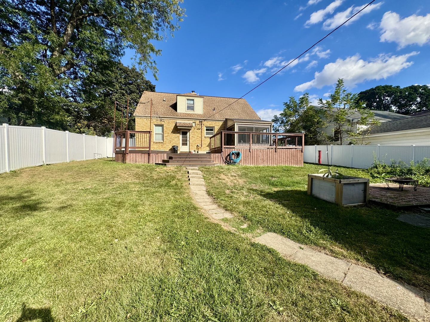 518 Clark Street, Elgin, IL 60123