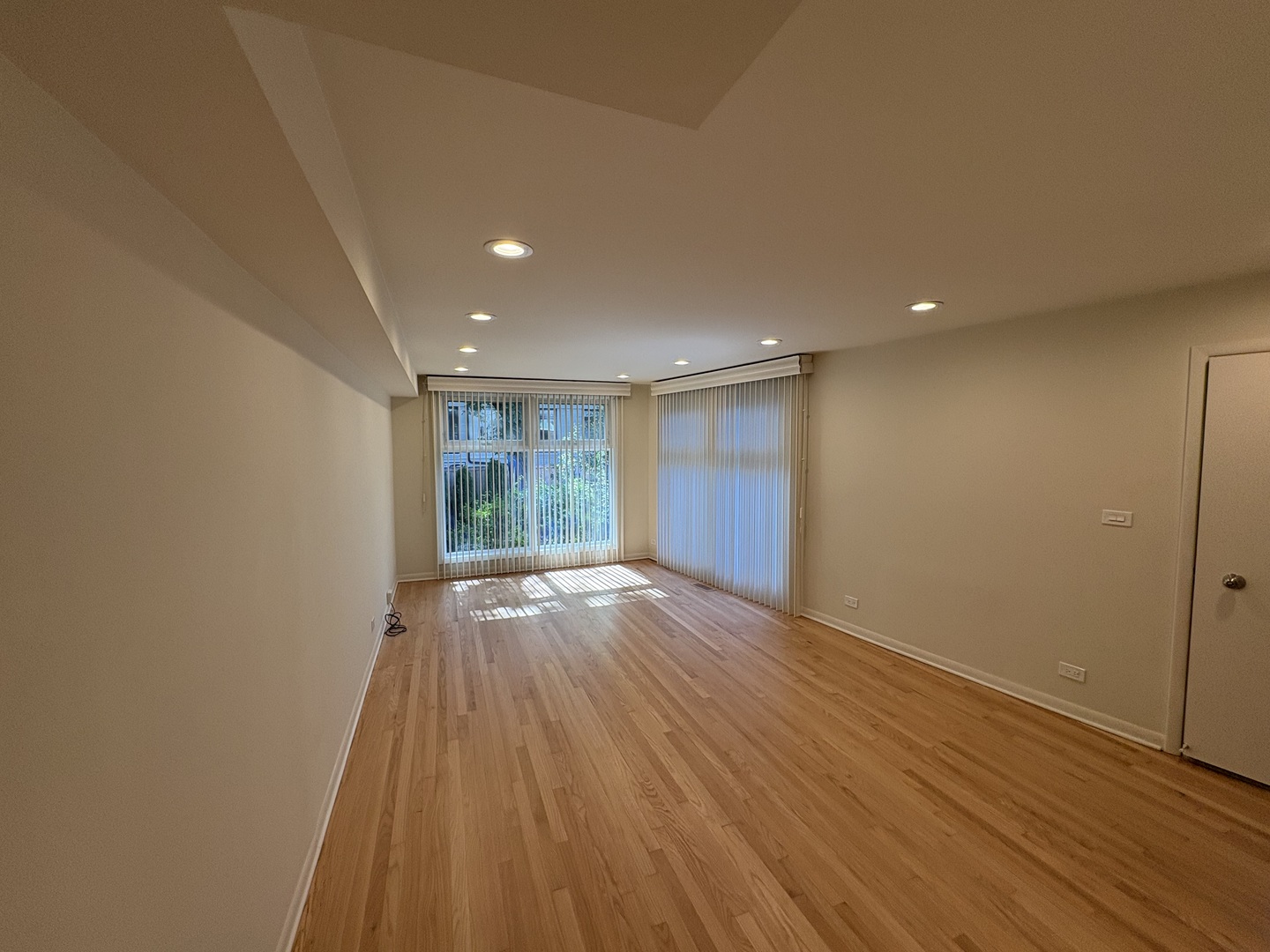 1990 Sheridan Road, Highland Park, IL 60035