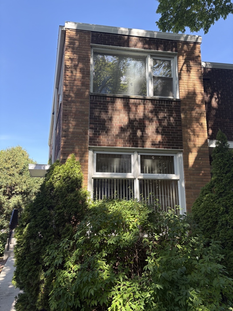 1990 Sheridan Road, Highland Park, IL 60035