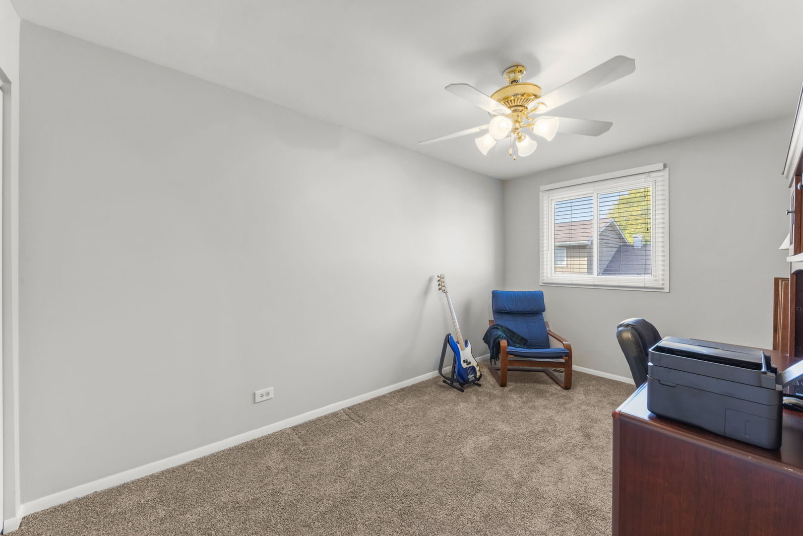 849 Queenswood Court, Wheaton, IL 60189
