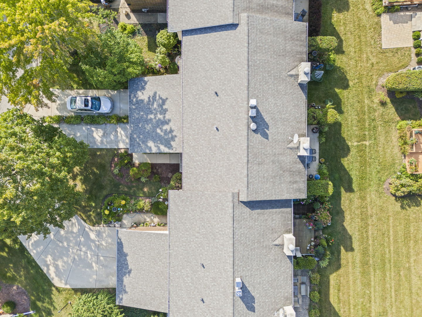 849 Queenswood Court, Wheaton, IL 60189