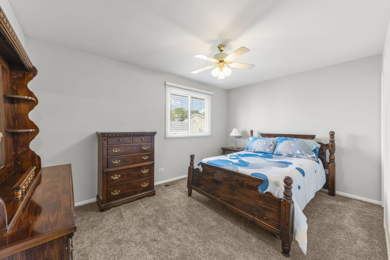 849 Queenswood Court, Wheaton, IL 60189