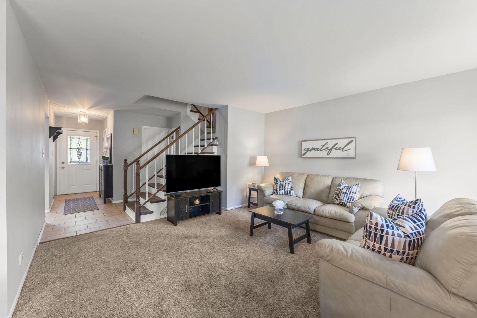 849 Queenswood Court, Wheaton, IL 60189
