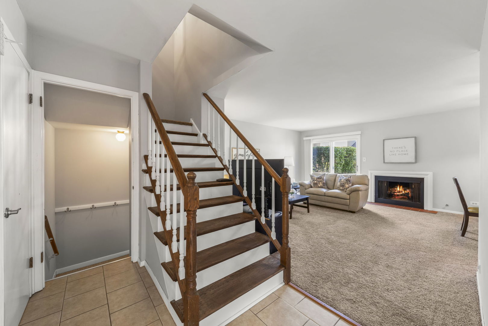 849 Queenswood Court, Wheaton, IL 60189