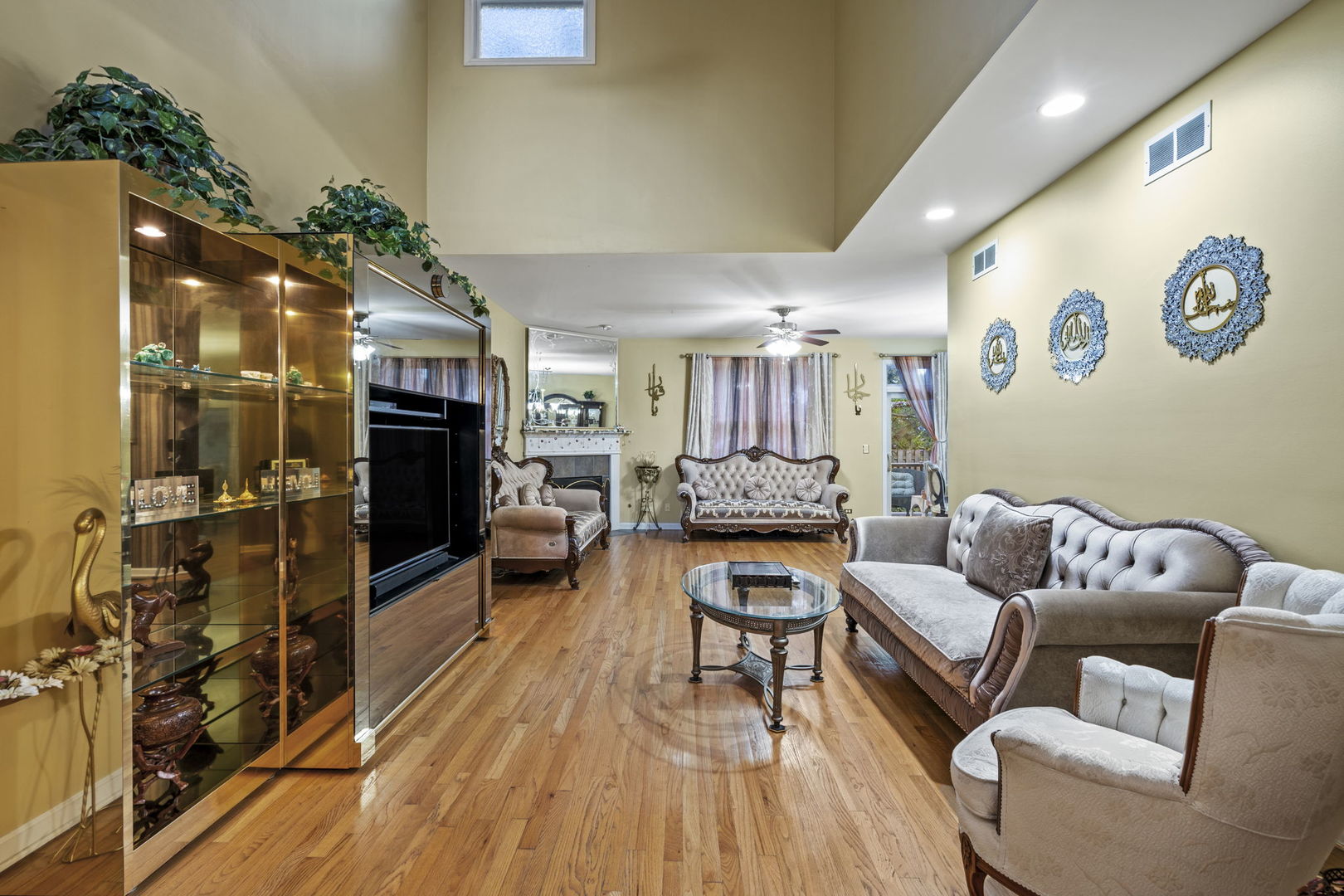 6725 N Cicero Avenue, Lincolnwood, IL 60712