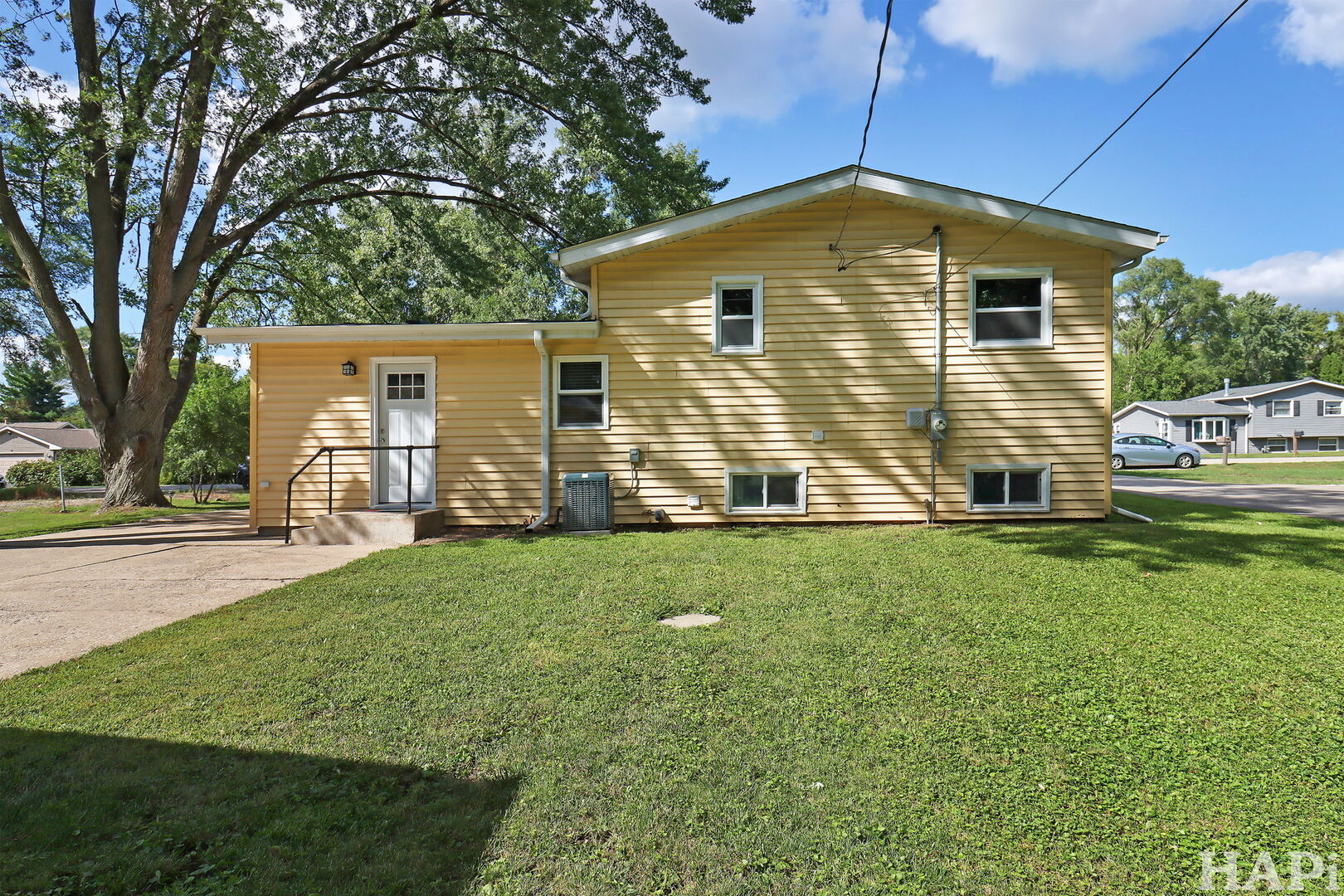 2807 Myang Avenue, McHenry, IL 60050