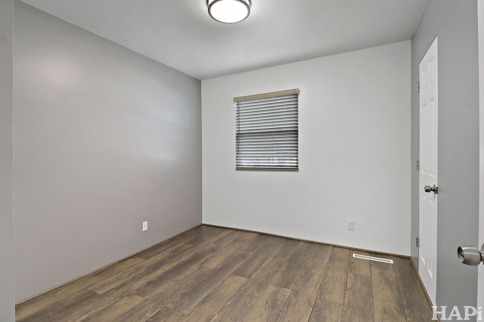 2807 Myang Avenue, McHenry, IL 60050