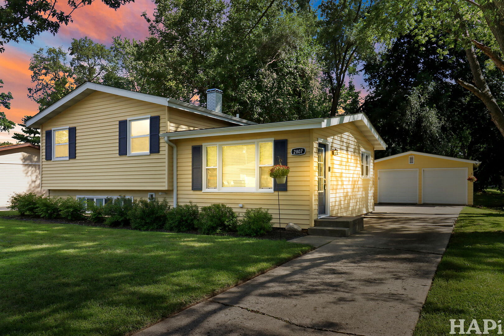 2807 Myang Avenue, McHenry, IL 60050