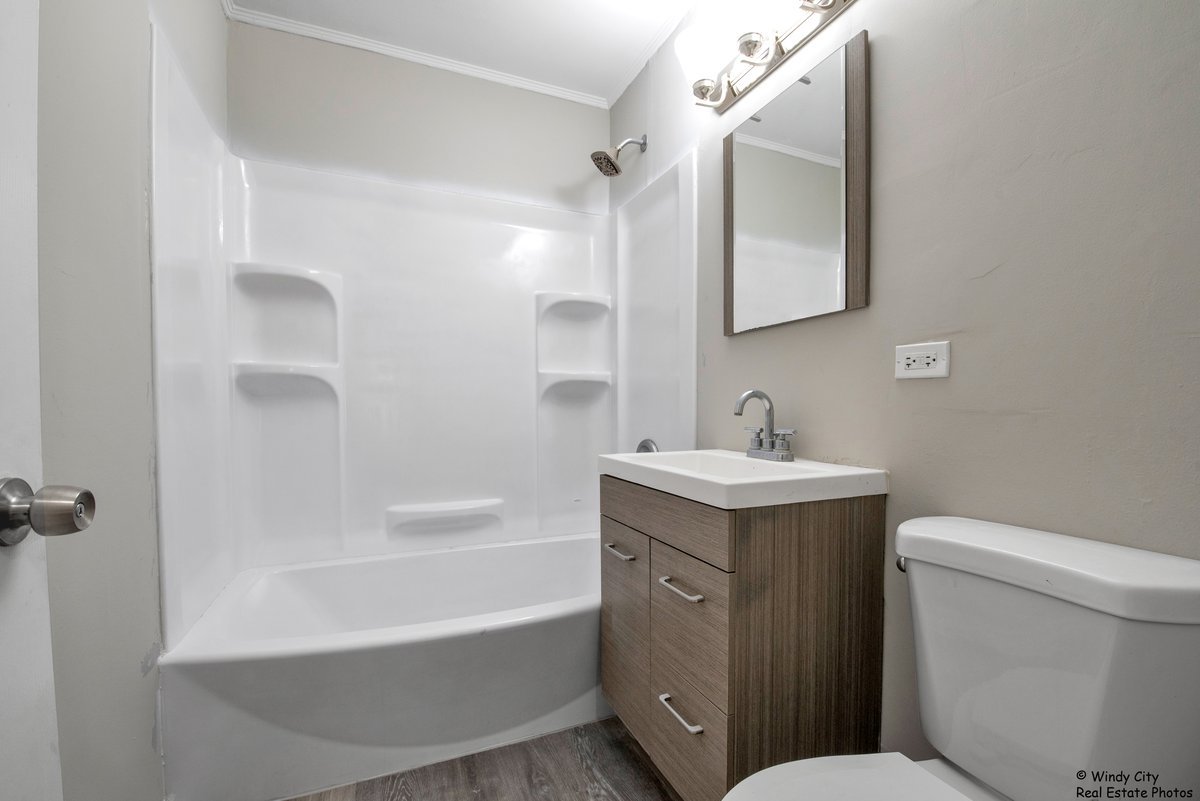 9109 Pine Avenue, Wonder Lake, IL 60097