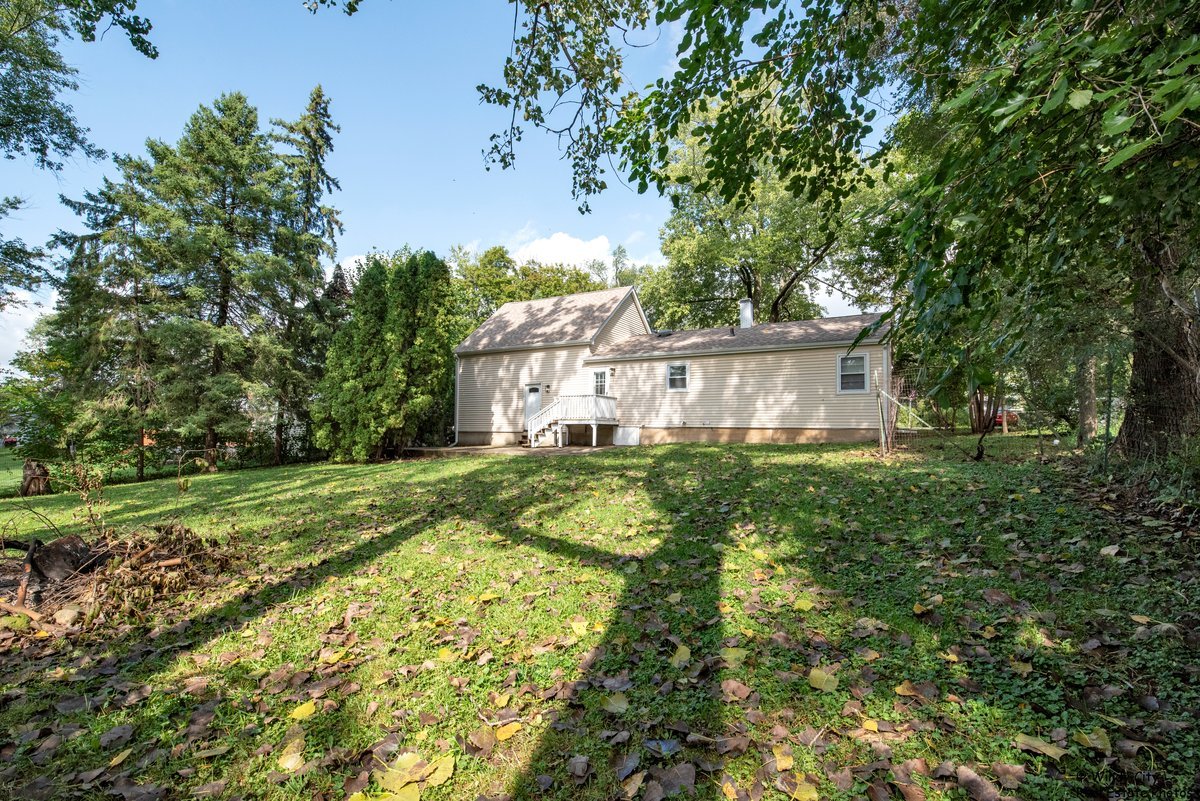 9109 Pine Avenue, Wonder Lake, IL 60097