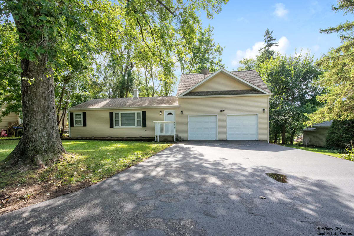 9109 Pine Avenue, Wonder Lake, IL 60097