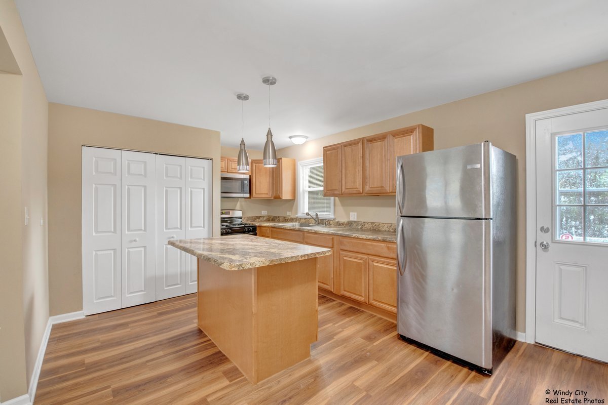 9109 Pine Avenue, Wonder Lake, IL 60097