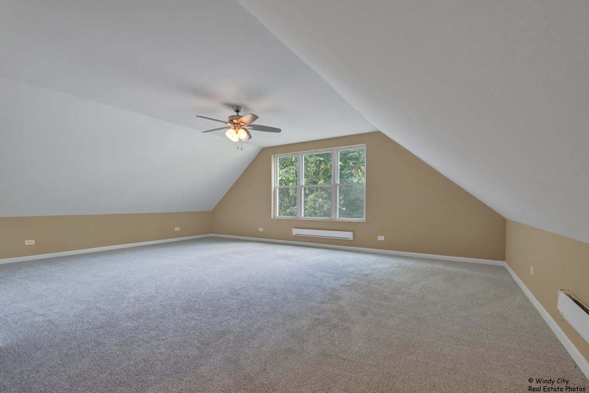 9109 Pine Avenue, Wonder Lake, IL 60097