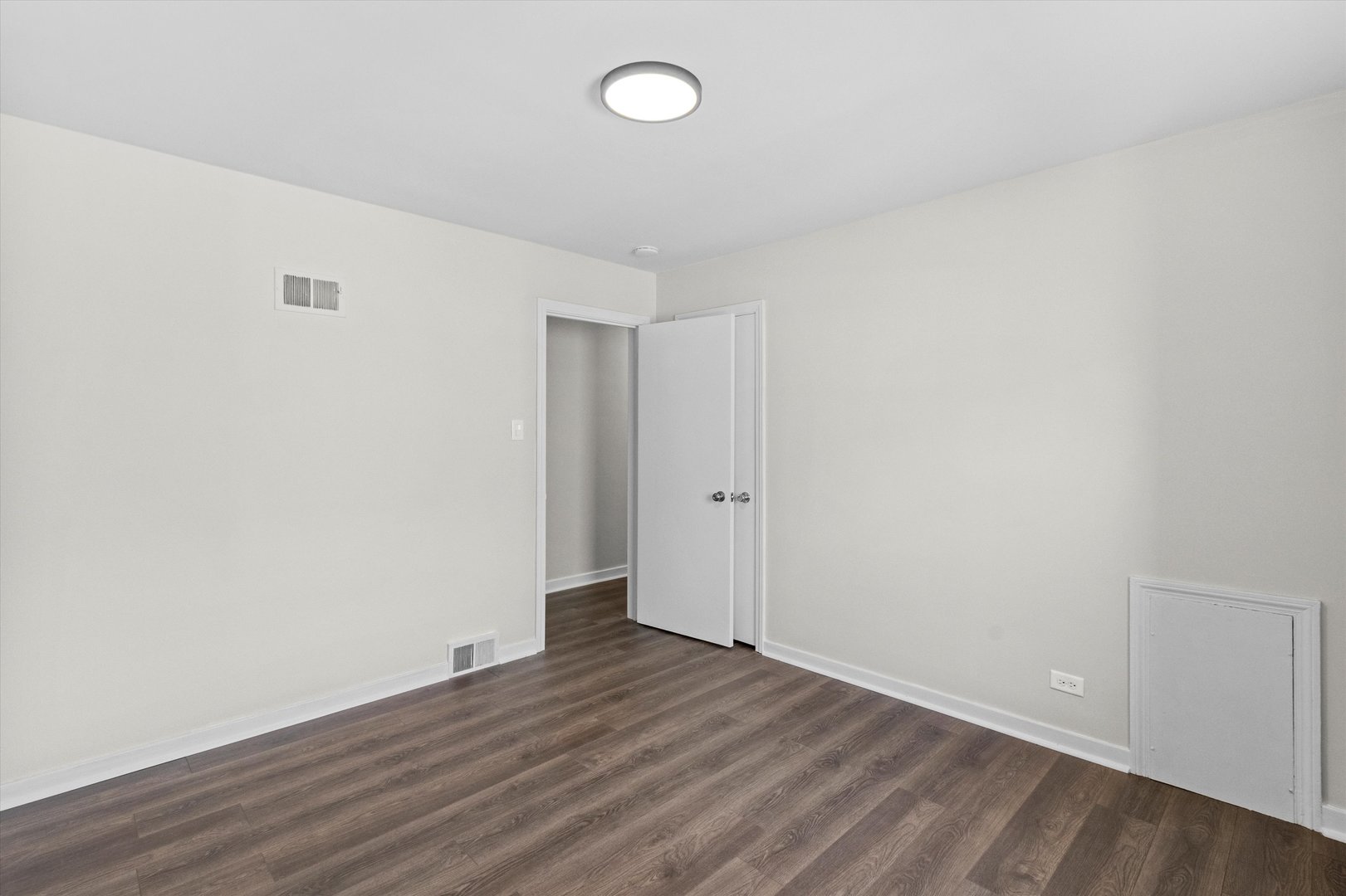8926 Bronx Avenue #2B, Skokie, IL 60077