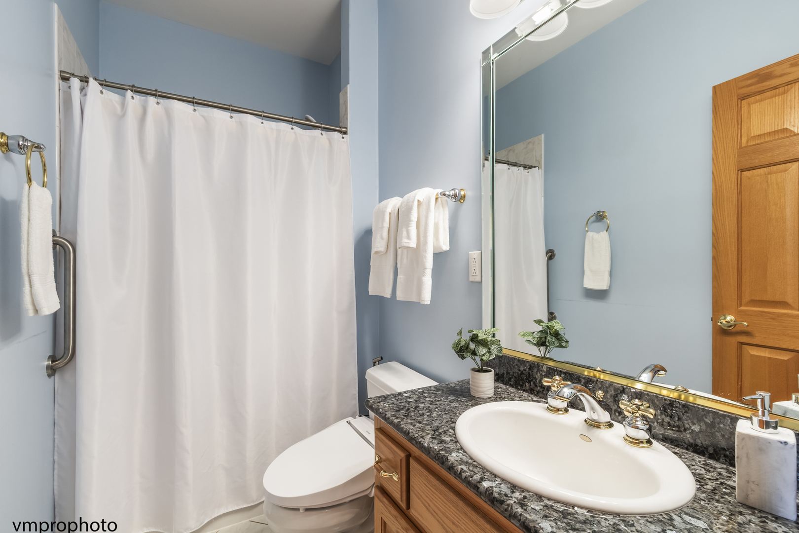 760 E Woodland Avenue, Addison, IL 60101