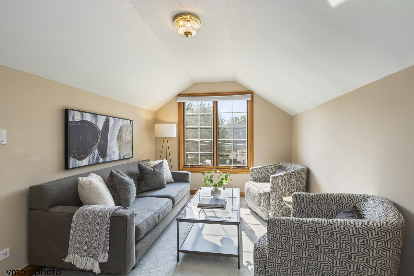 760 E Woodland Avenue, Addison, IL 60101