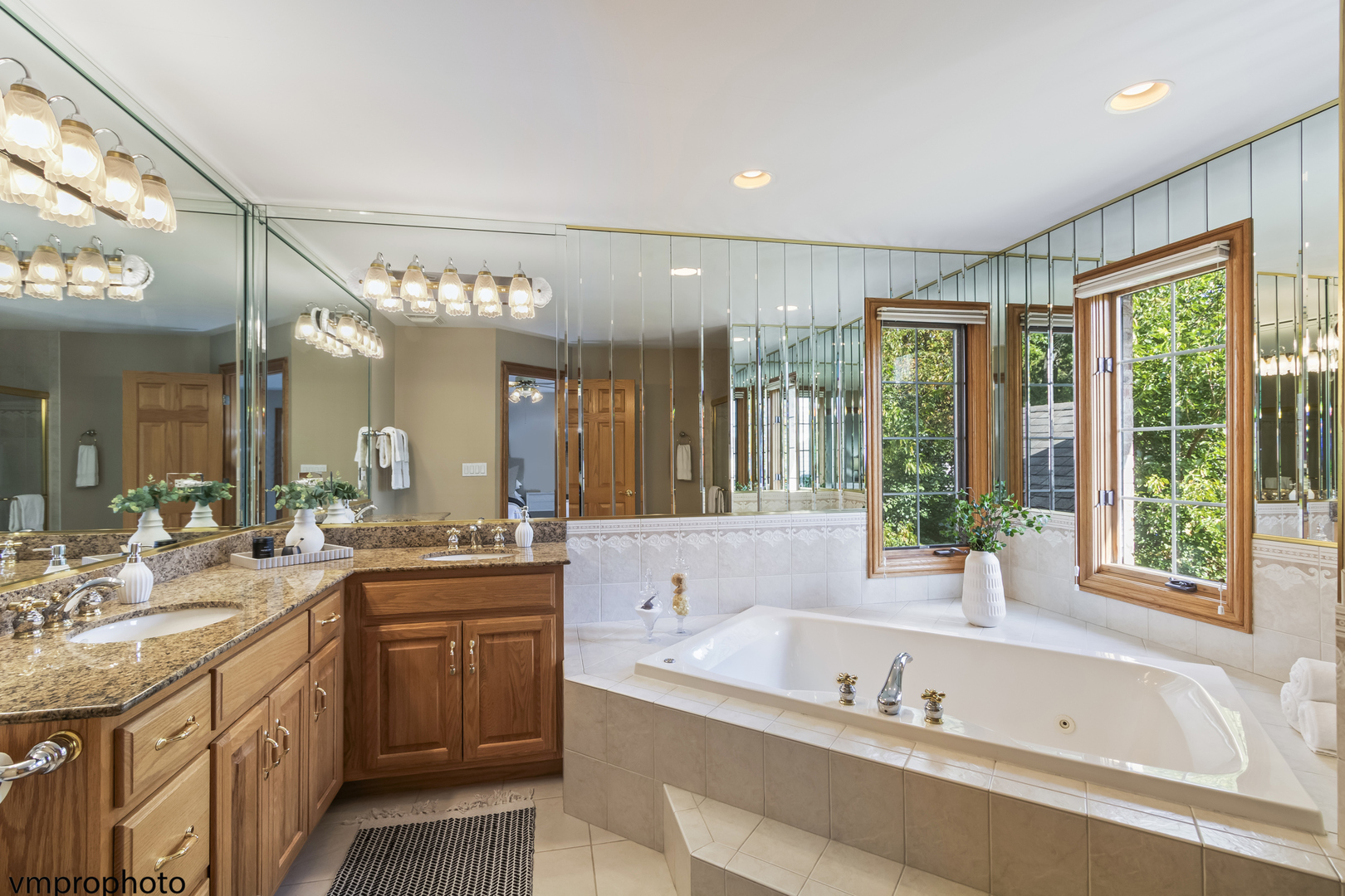 760 E Woodland Avenue, Addison, IL 60101