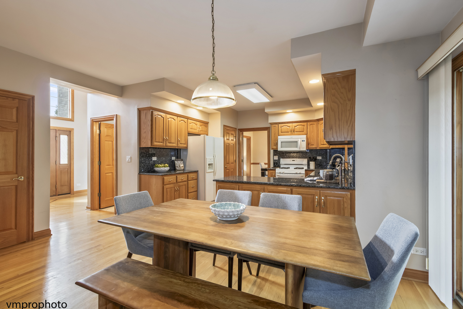 760 E Woodland Avenue, Addison, IL 60101