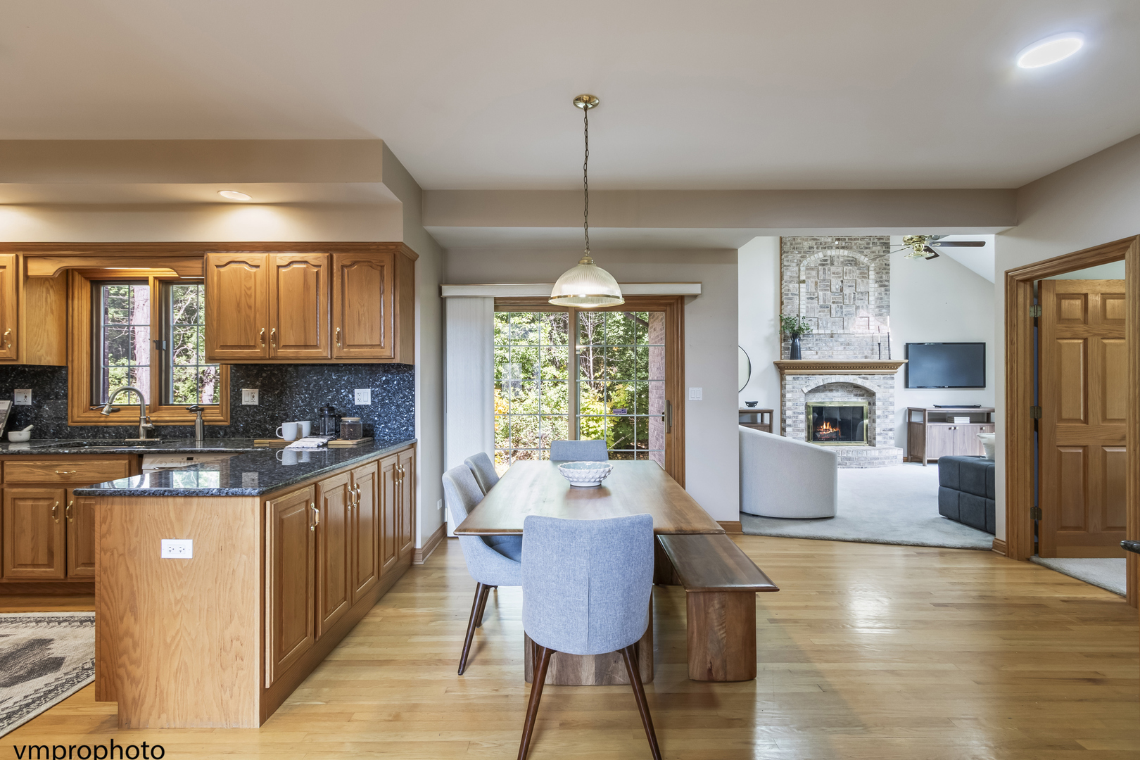 760 E Woodland Avenue, Addison, IL 60101