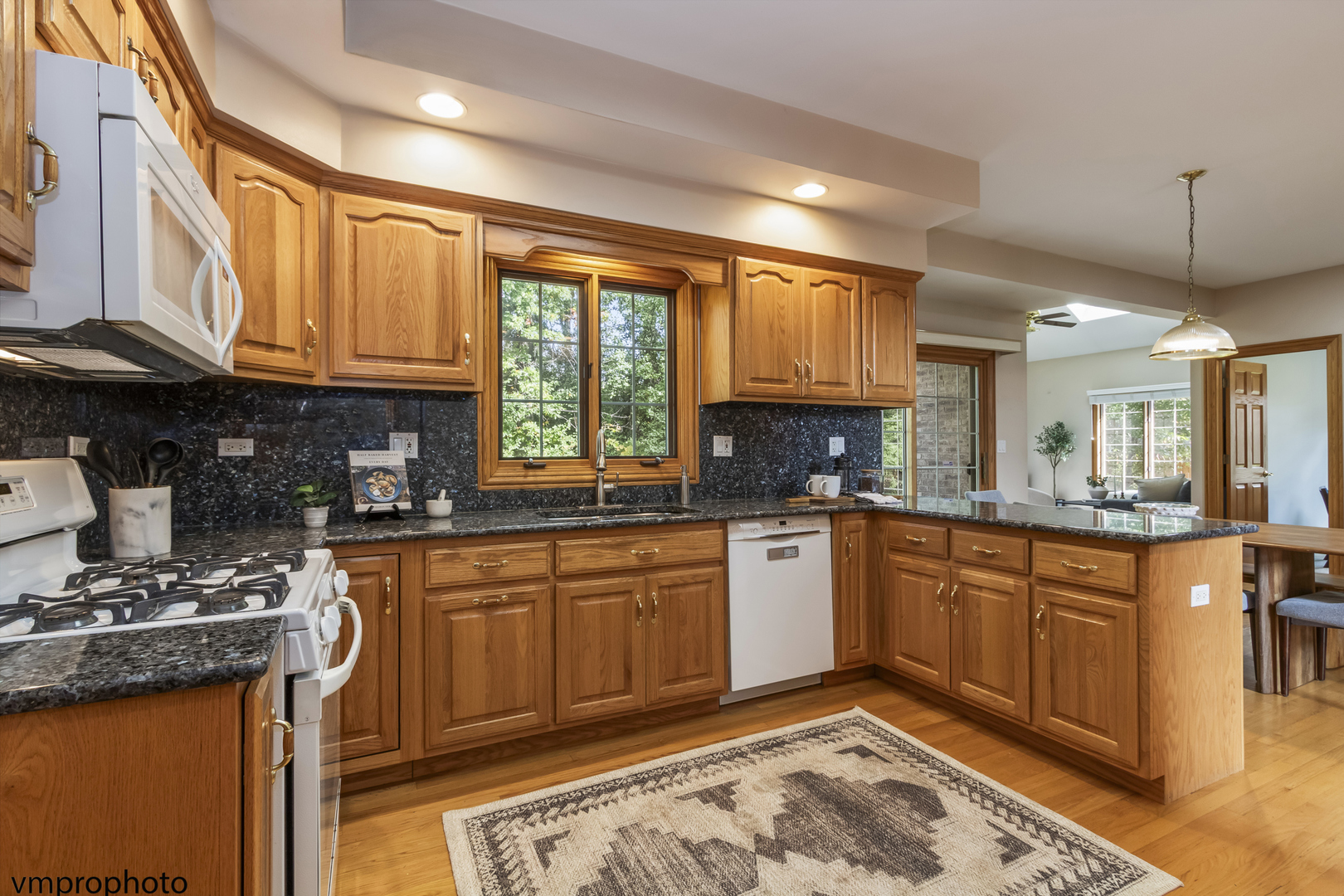 760 E Woodland Avenue, Addison, IL 60101