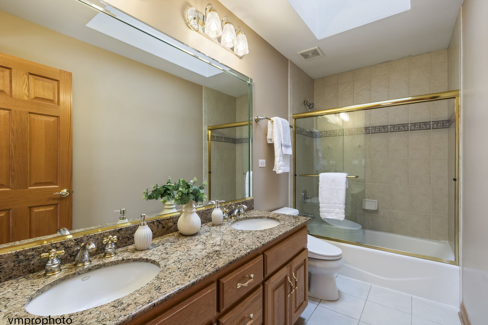 760 E Woodland Avenue, Addison, IL 60101