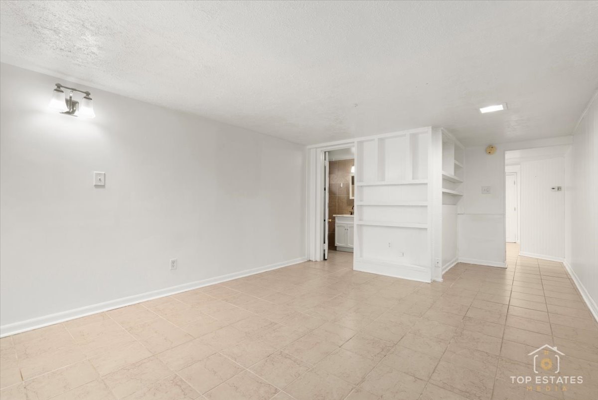 19 S 4th Avenue #A, St. Charles, IL 60174