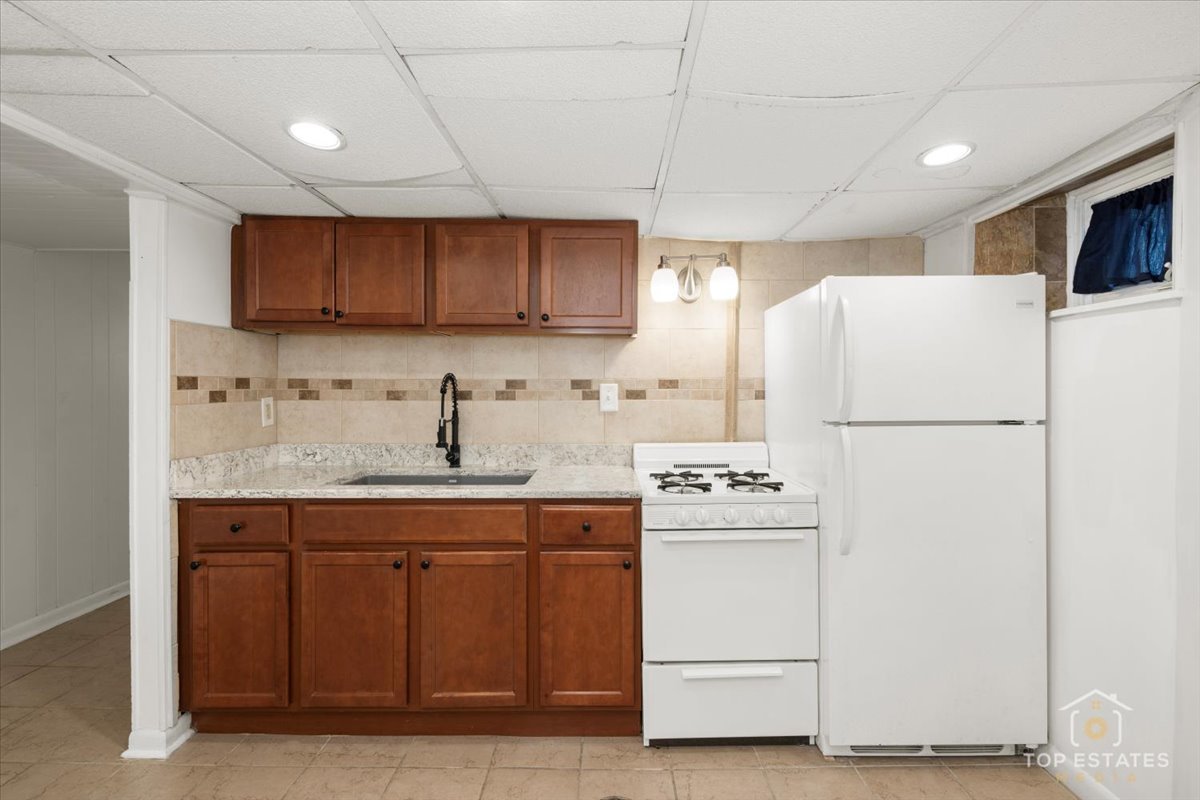 19 S 4th Avenue #A, St. Charles, IL 60174