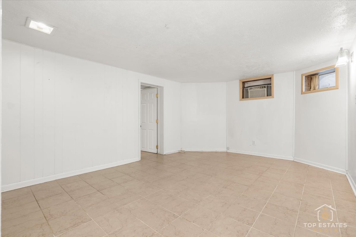 19 S 4th Avenue #A, St. Charles, IL 60174