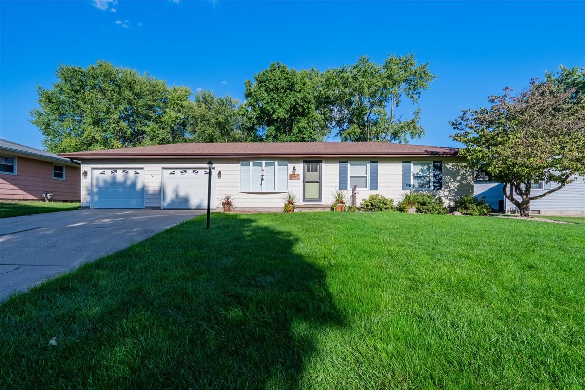 16 Holly Drive, Clinton, IL 61727