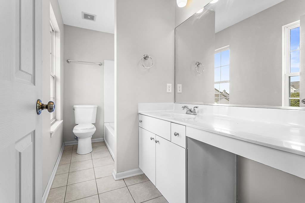 2033 Wedgewood Circle, Romeoville, IL 60446