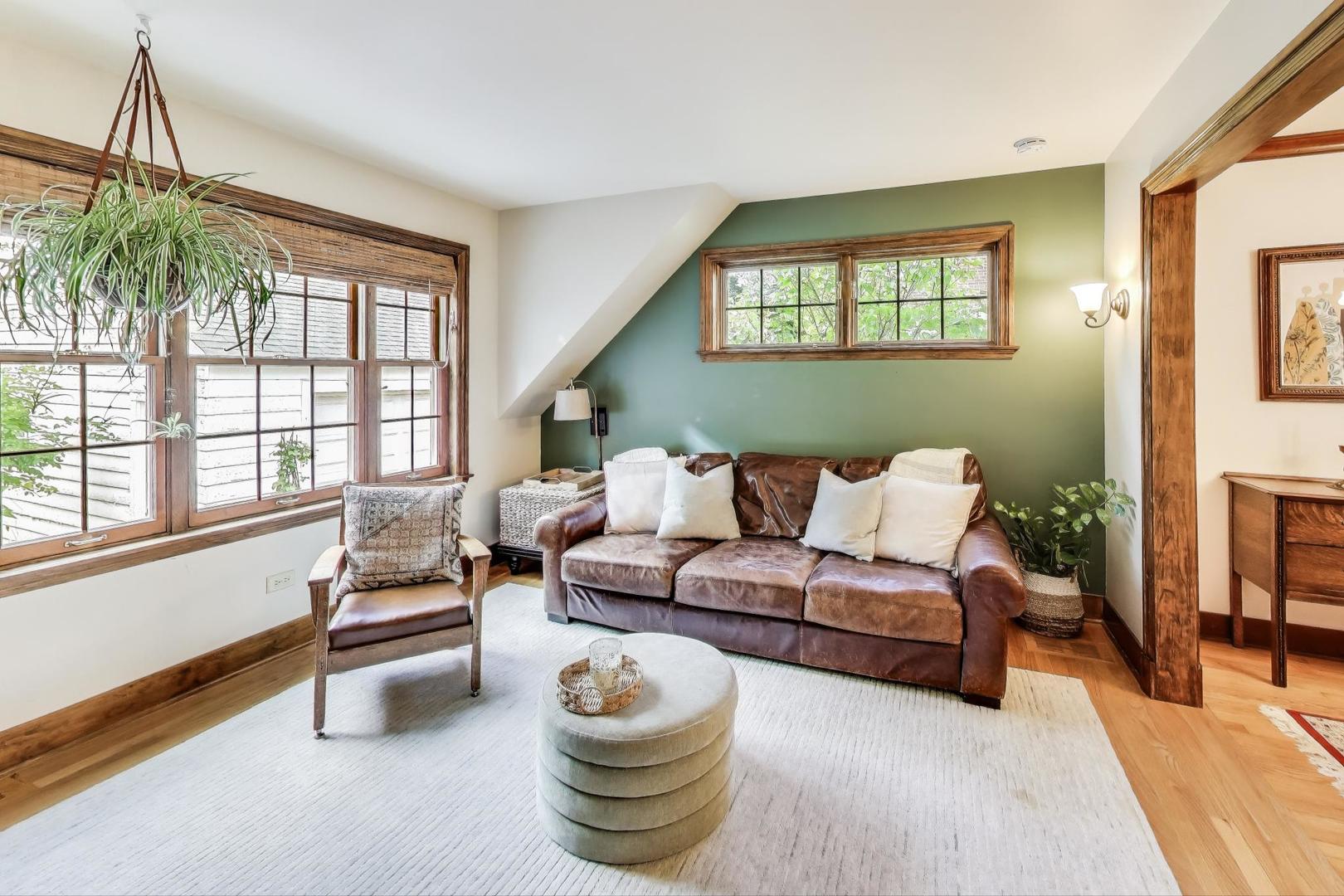 908 Lexington Street, Wheaton, IL 60187
